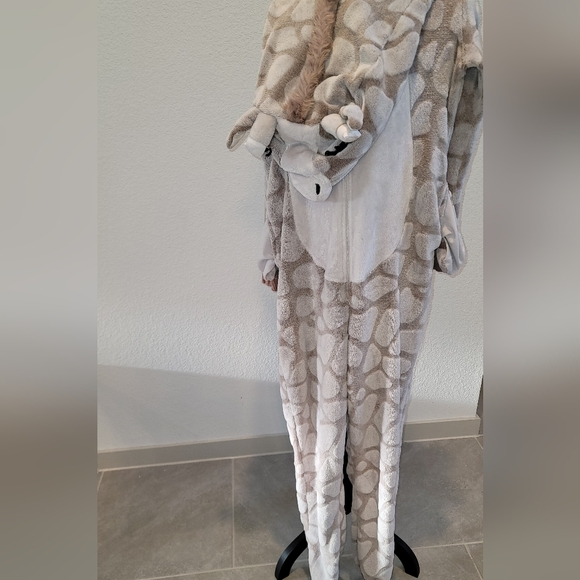 Secret Treasures Giraffe Onesie pajamas (M) - Picture 10 of 14